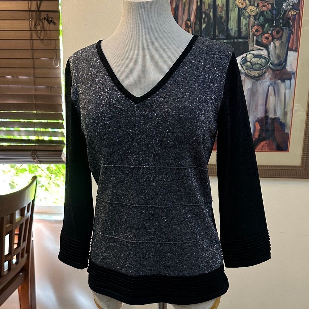 Cable & Guage Black/Silver Shimmer V-Neck Top Size Medium - Picture 5 of 13